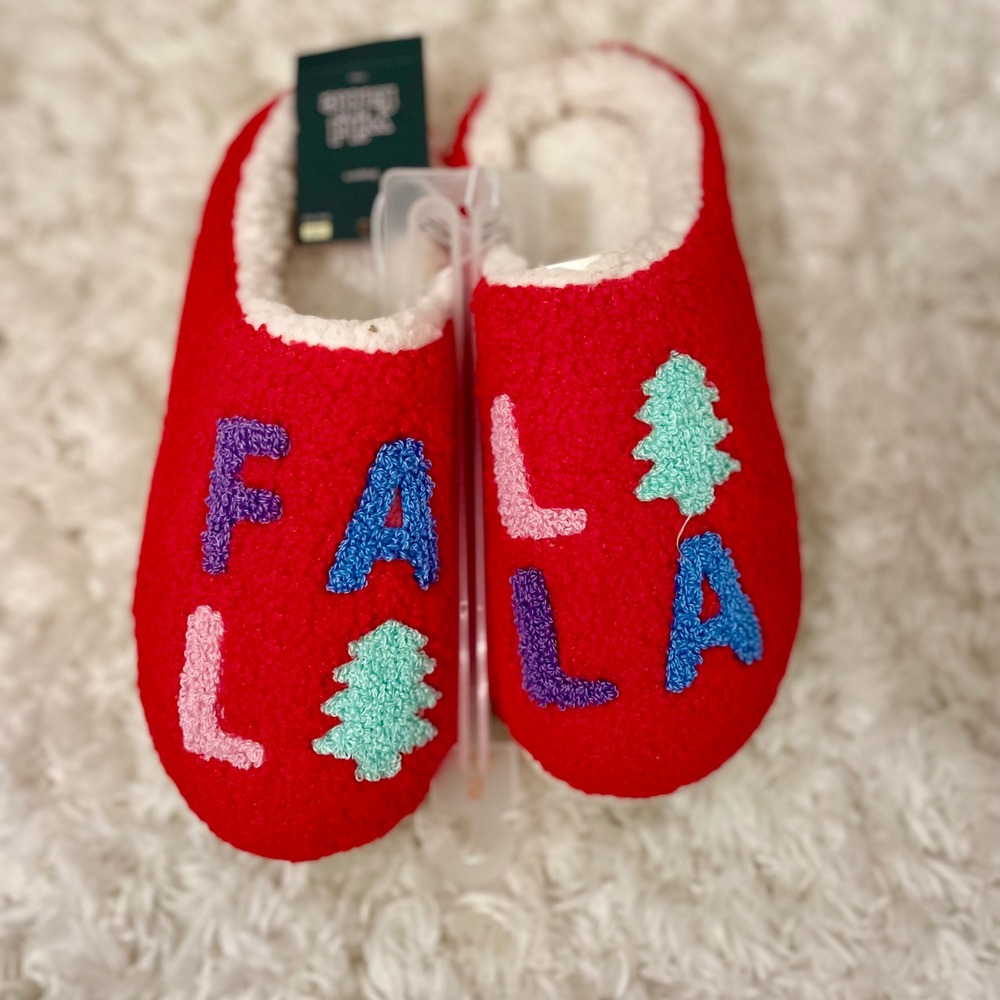 Red Holiday Fa‎ La La Sherpa Lined Slippers Women's Size S